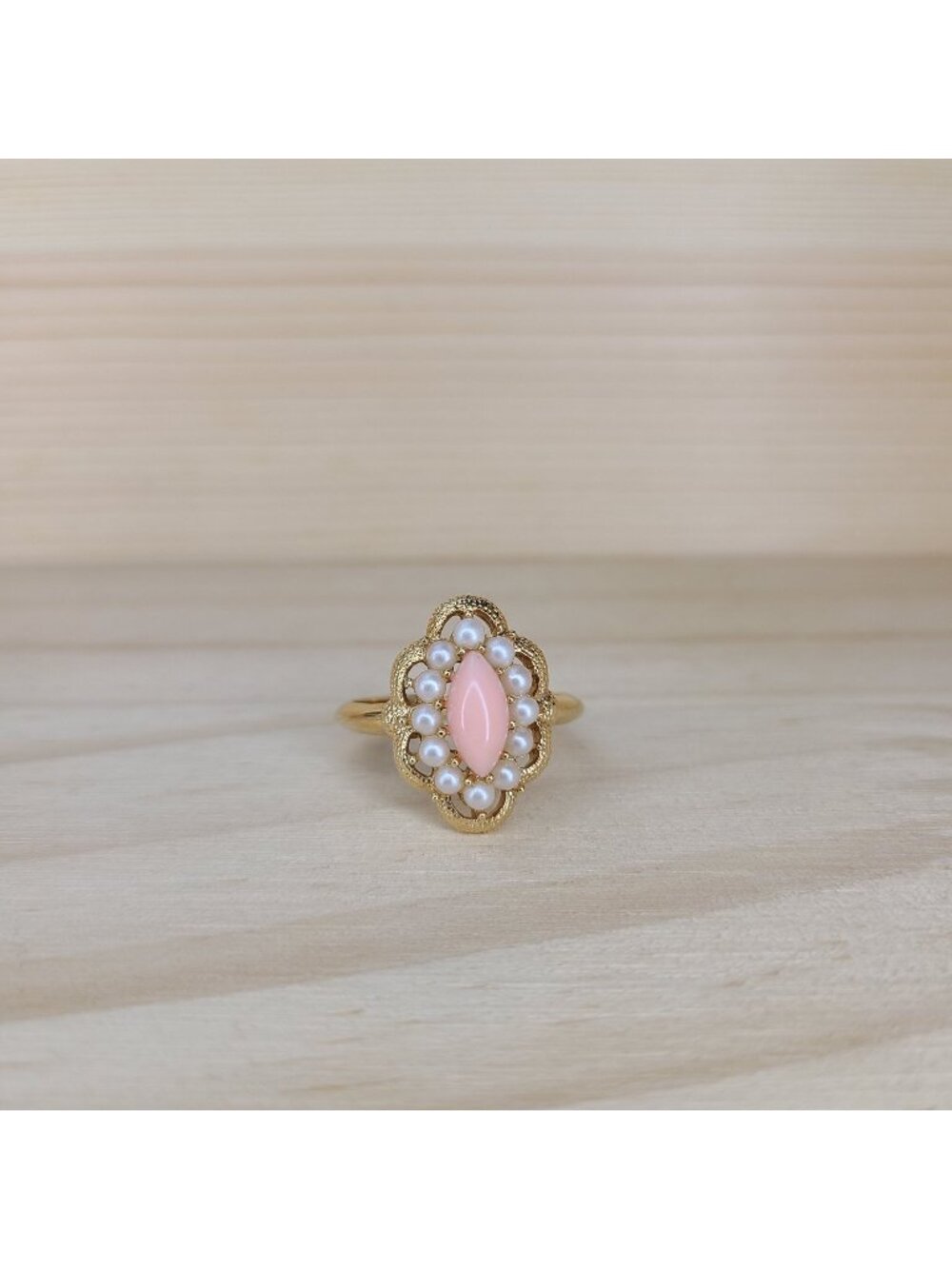 Vtg Avon Goldtone Ring Pink Marquise Stone Faux Pearl Halo Scalloped Design